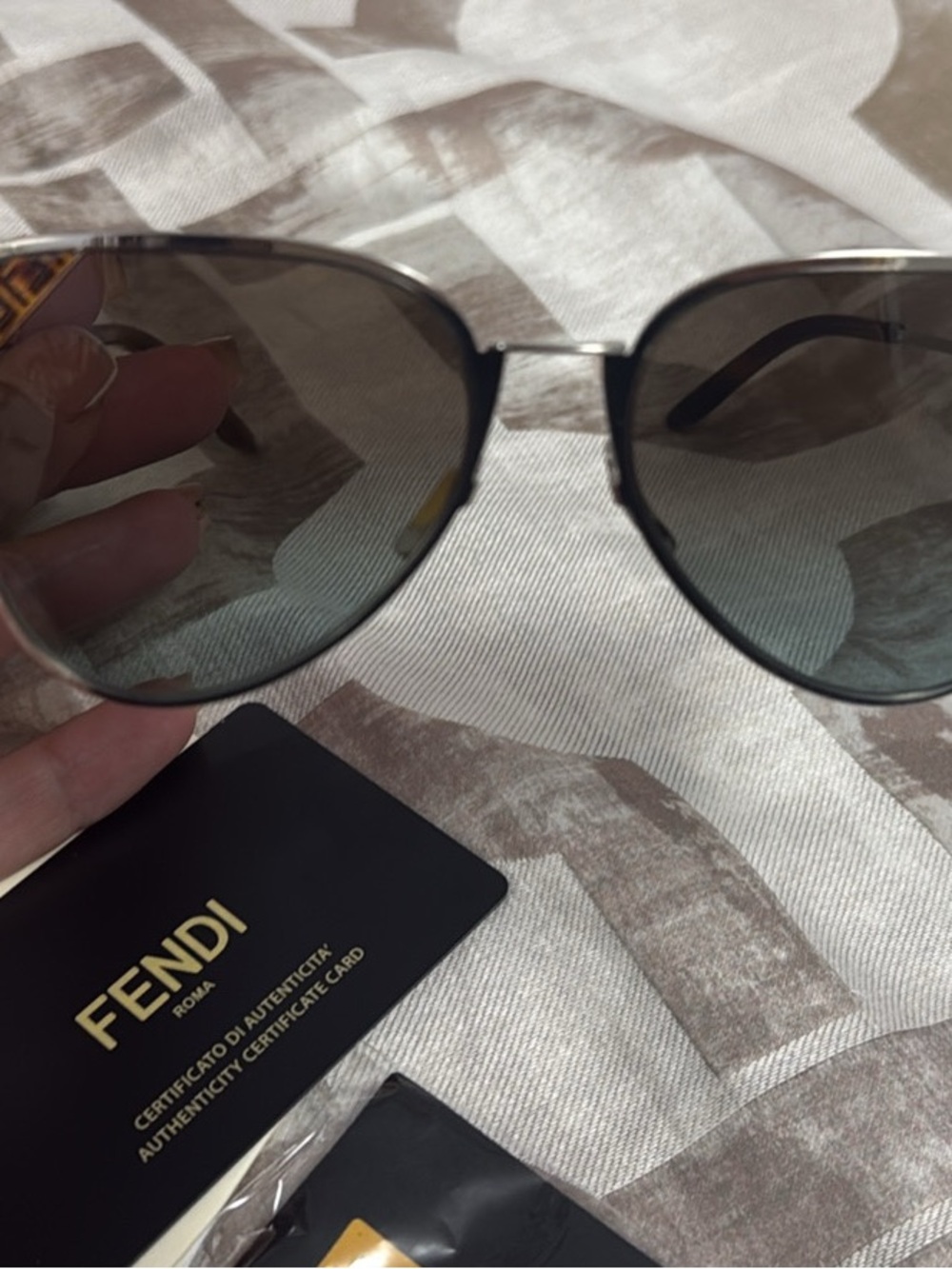 Fendi sunglasses - Picture 5 of 12